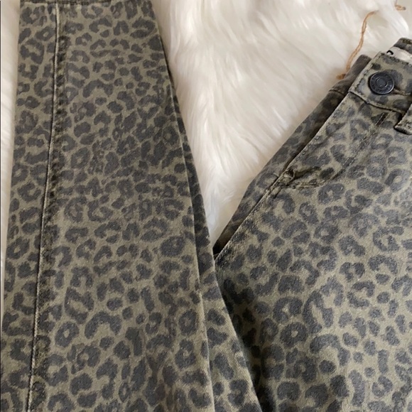 Indigo Rein
Juniors' Leopard-Print Cropped… - Picture 10 of 10